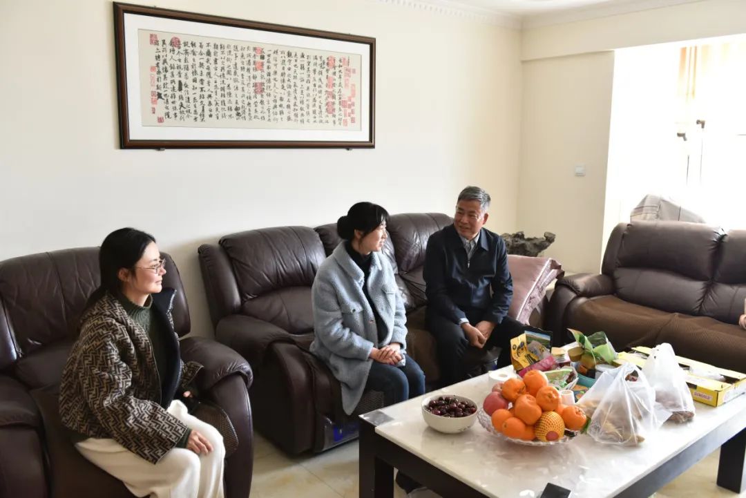 慰问2.jpg 慰问2.jpg